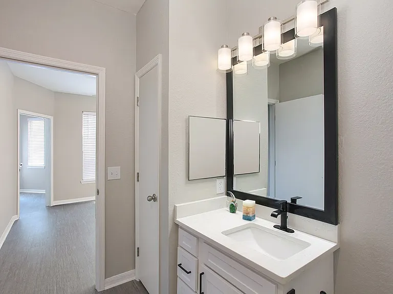 Westwood Reserve Apartments — Photo 36
