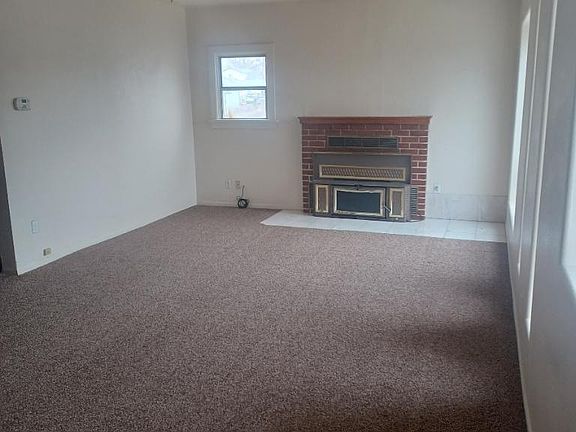 4th image of 303 S Commercial Ave #A