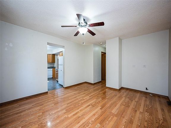 4th image of 120 Market St