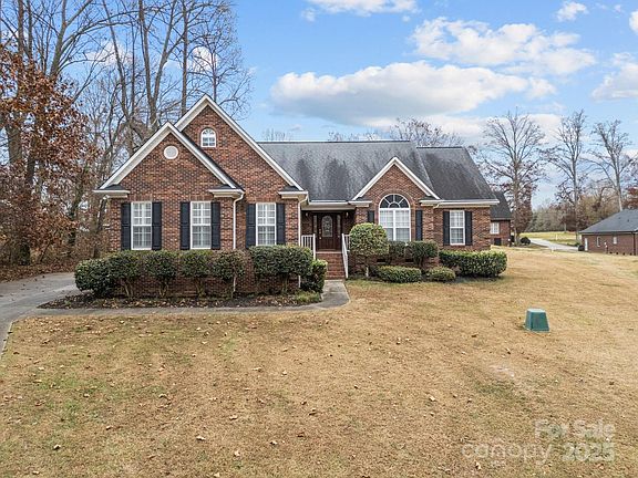 4th image of 1053 Rosewood Dr