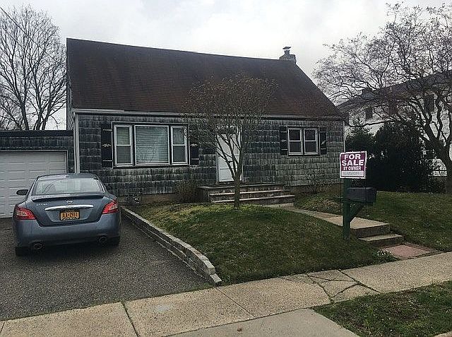1st image of 564 Lowell St