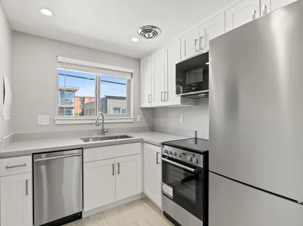 7215 Linden Ave N APT 105, Seattle, WA 98103