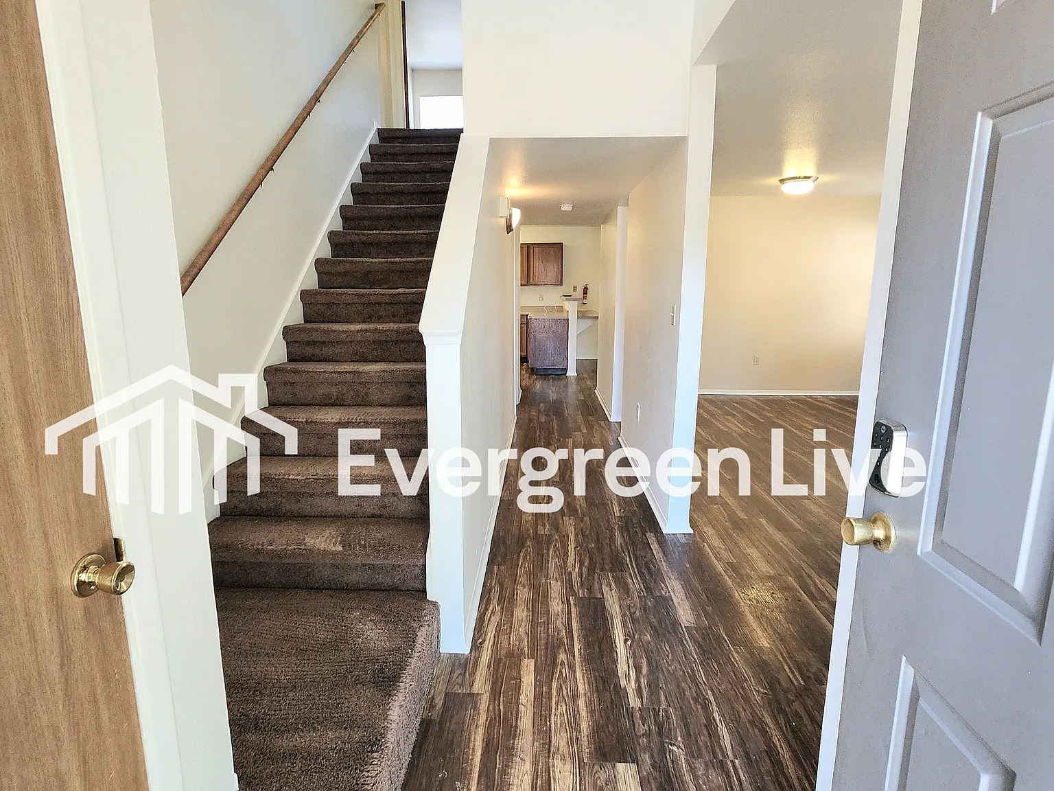 4 bed, 2.5 bath, 1390 sqft, $1,345 — Photo 2