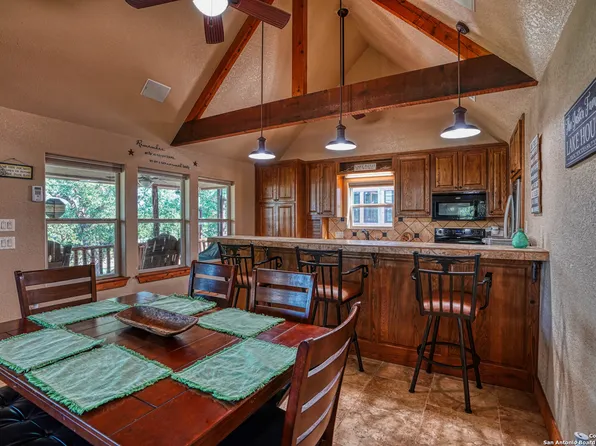 914 Pebble Beach Dr NW, Lakehills, TX 78063