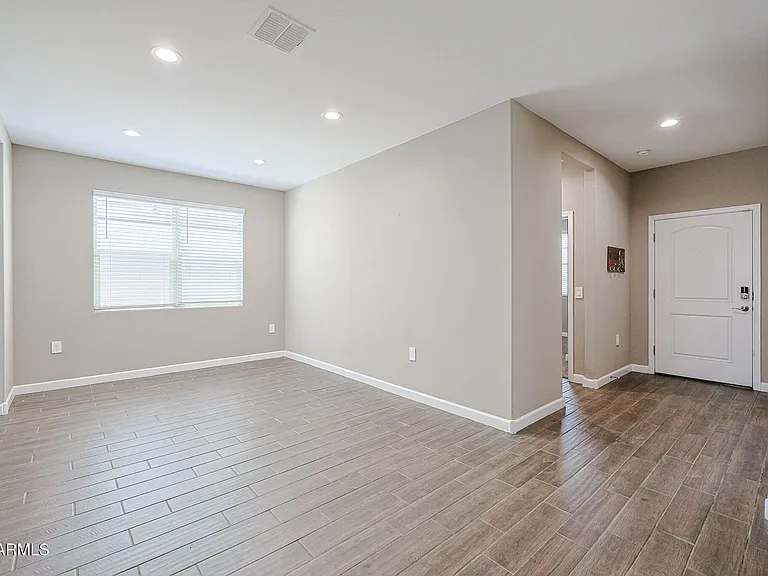 30897 W Catalina Dr — Photo 4