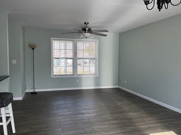 380 E Pike Rd — Photo 3