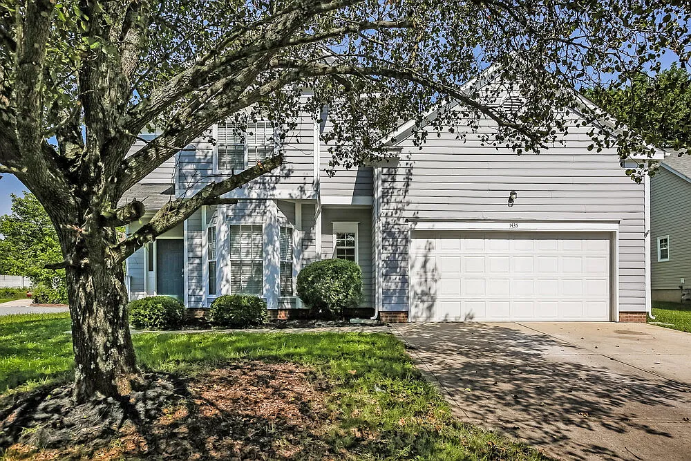 4 bed, 2.5 bath, 1918 sqft, $2,960 — Photo 1
