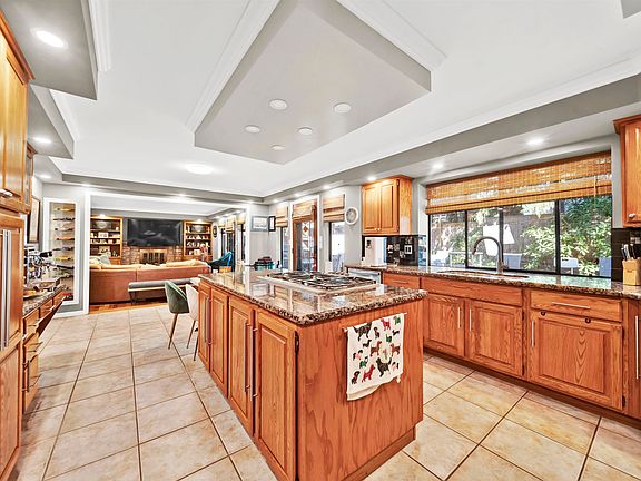 4th image of 1206 Pacific Dr