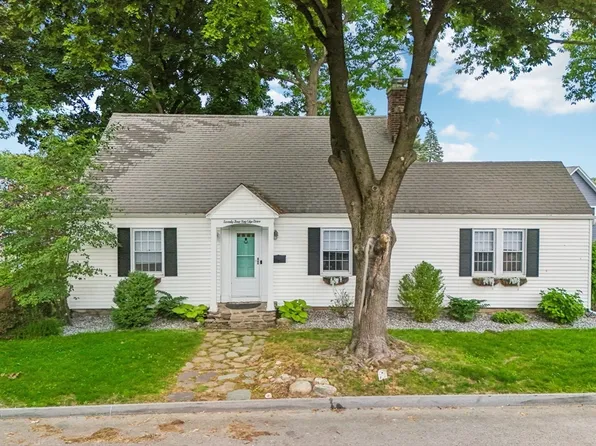 74 Bay Edge Dr, Worcester, MA 01604