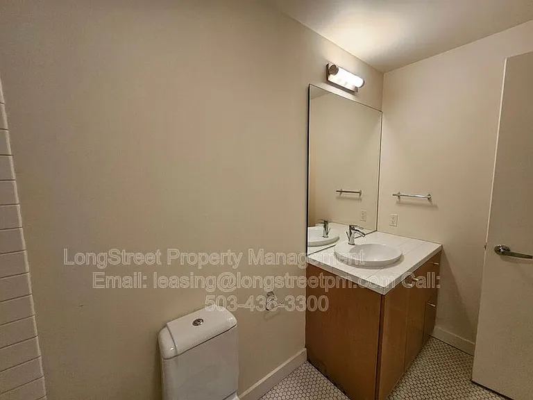 1926 W Burnside St #1217 — Photo 17