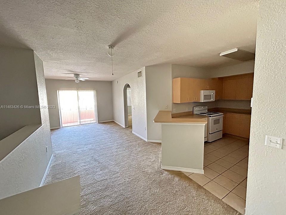 2nd image of 304 Belmont Ln #304