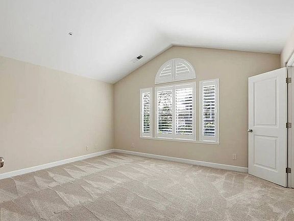 3rd image of 8703 Manhattan Dr