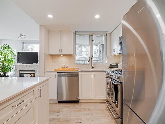5th image of 1425 W 6th Ave #408
