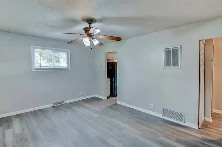 3 bed, 1000 sqft, $1,450 — Photo 4