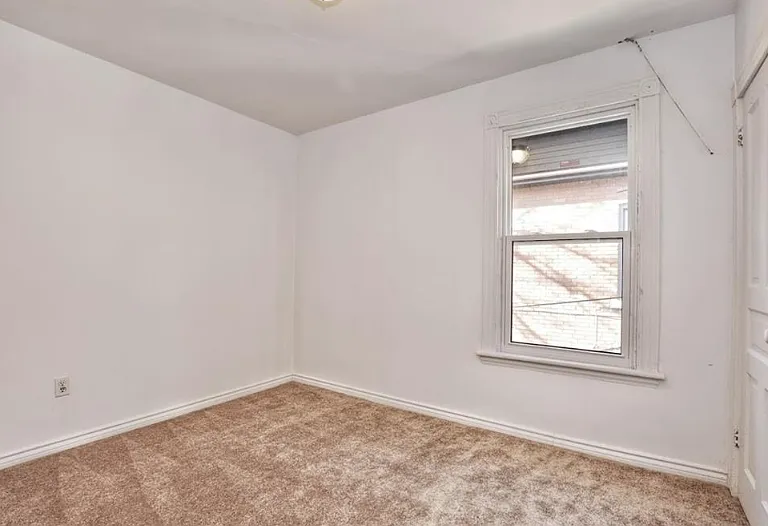 59 Strathcona Ave S #ROOMS — Photo 7