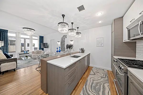 1st image of 333 E 109th St APT 2E