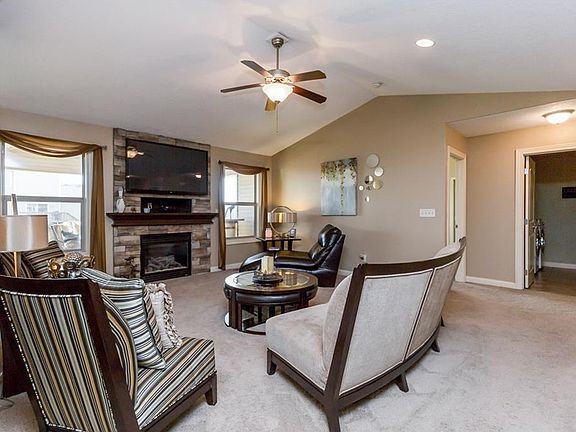 3rd image of 2165 SE Willowbrook Dr
