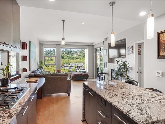4th image of 3223 Selleck Way #405