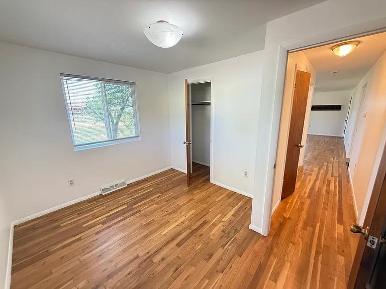 2592 Yarmouth Ave — Photo 15