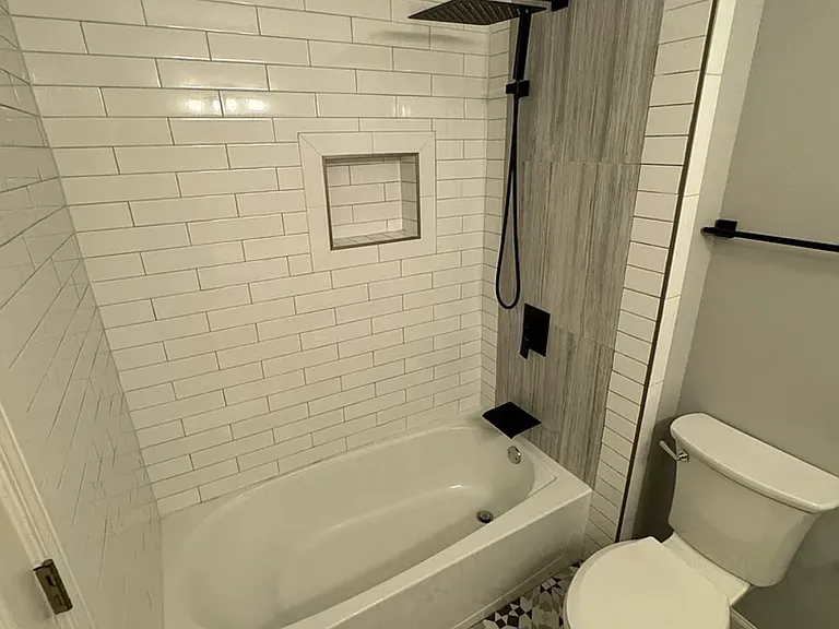 108 E Stonehaven Cir — Photo 15
