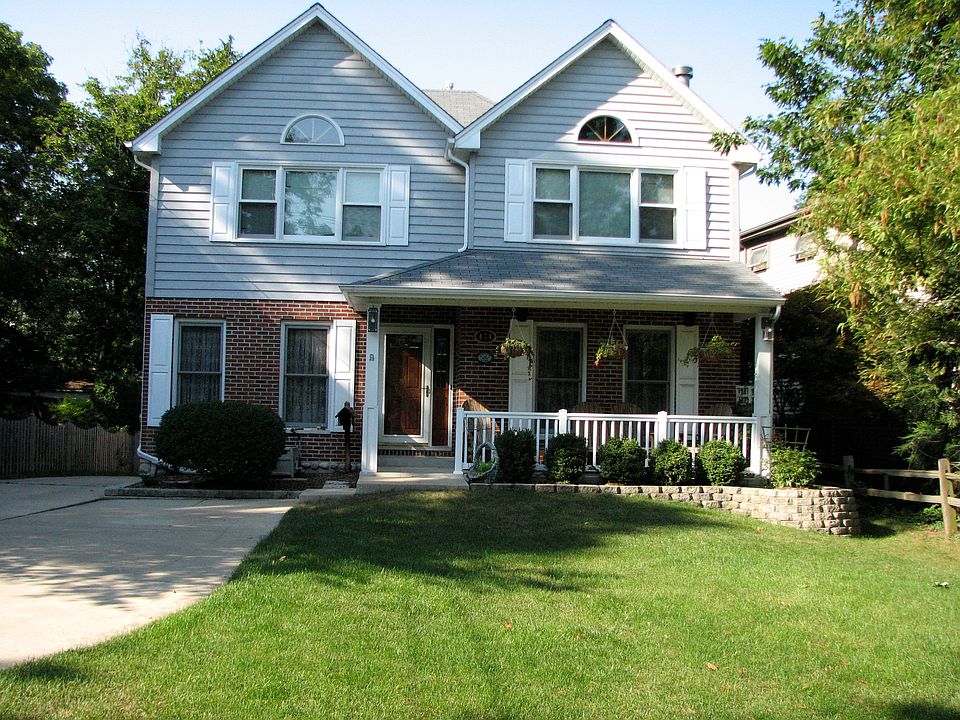 2nd image of 474 Hill Ave