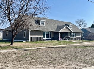 522 W 3rd St, Valentine, NE 69201
