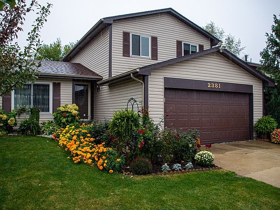 3rd image of 2381 Goldfinch St