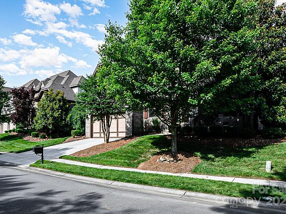 5th image of 6833 Larrisa Ct