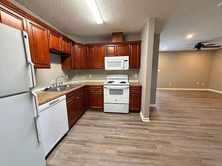 4 Lakeland Ct — Photo 6