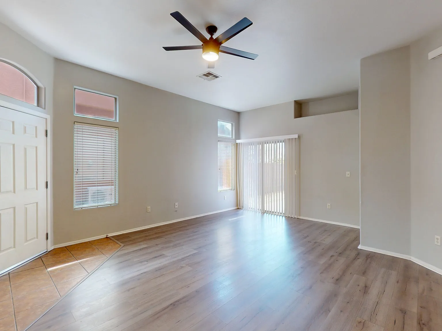 2 bed, 1044 sqft, $1,600 — Photo 3