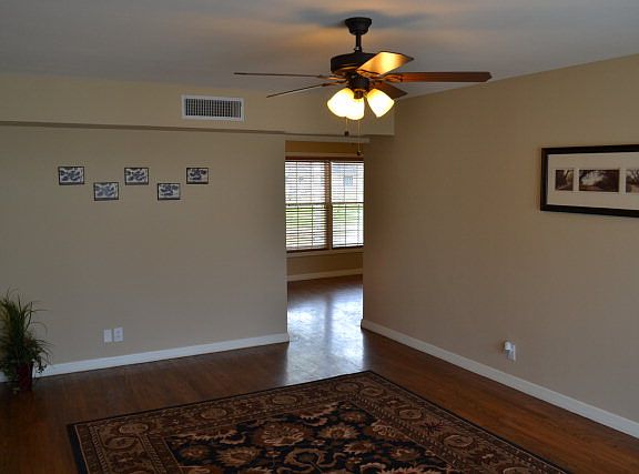 2nd image of 1201 E Poplar Ave