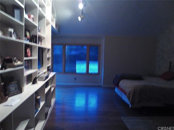 2nd image of 6903 Amestoy Ave