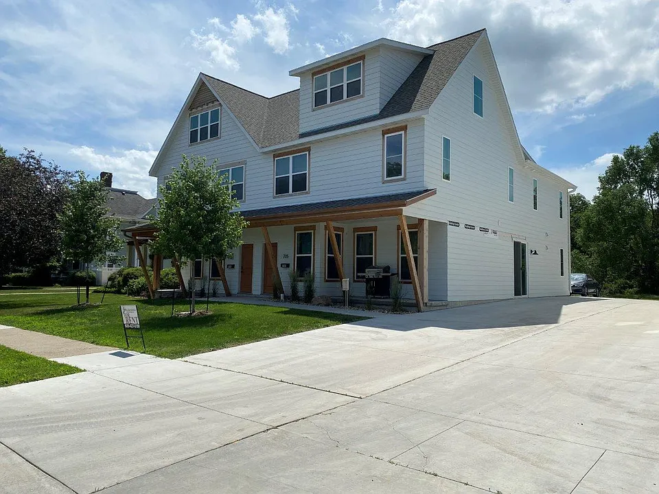 Egan Ave Residence