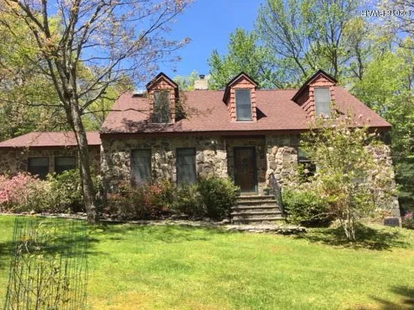 127 White Deer Rd, Shohola, PA 18337