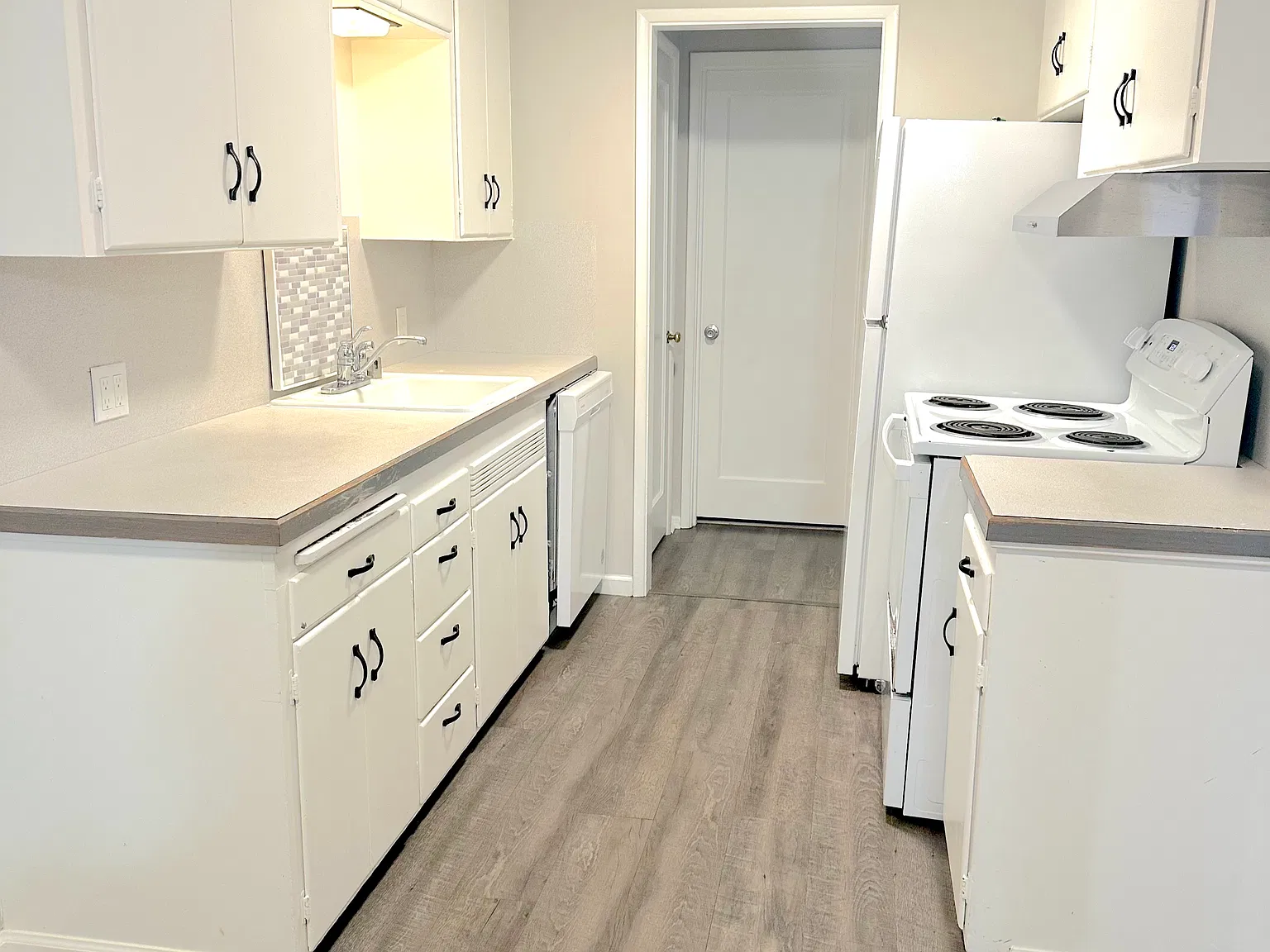 2 bed, 800 sqft, $1,695 — Photo 2