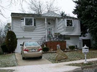 9 Vilno Ct, Huntington Station, NY 11746