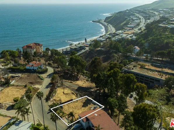 17941 Tramonto Dr, Pacific Palisades, CA 90272