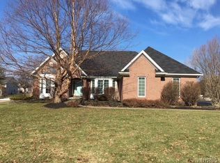 54 Fox Chapel Dr, Orchard Park, NY 14127