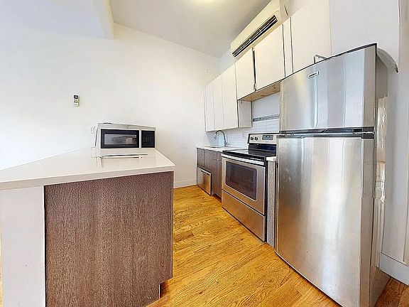 4th image of 255 W 121st St #P