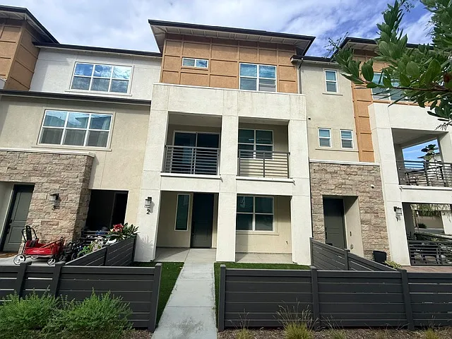 4 bed, 3.5 bath, 1810 sqft, $4,150 — Photo 1