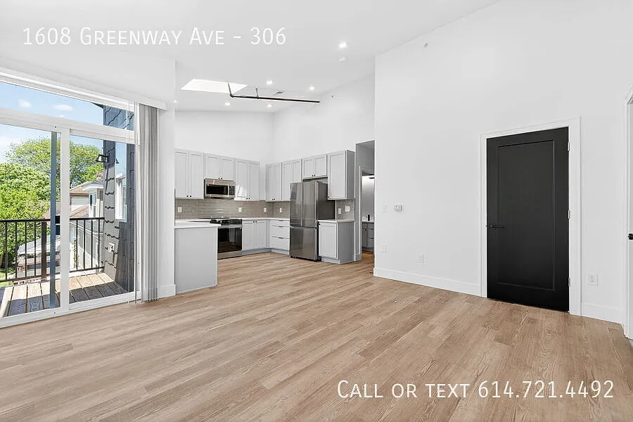 2 bed, 900 sqft, $1,899 — Photo 3
