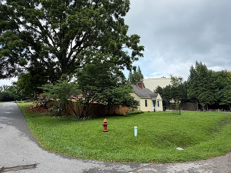1301 Palmer Dr — Photo 2