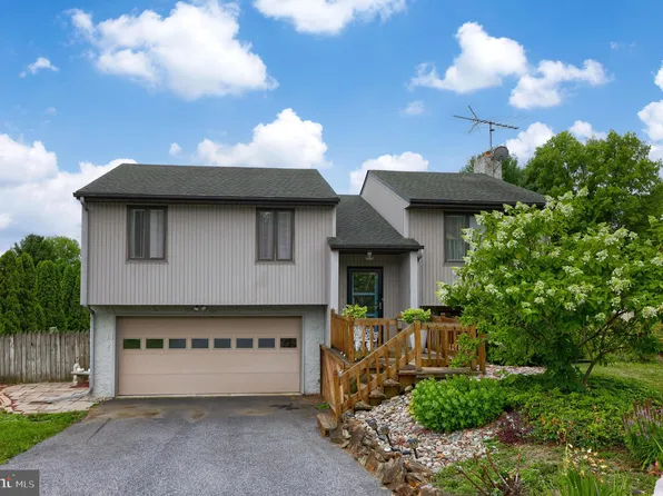 12 Sherri Ln, Lititz, PA 17543