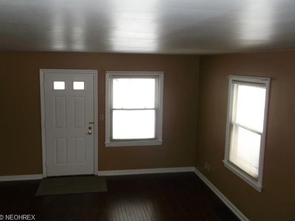 5th image of 1612 Redwood Ave