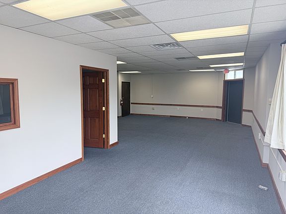 3rd image of 3377 Lake Shore Rd