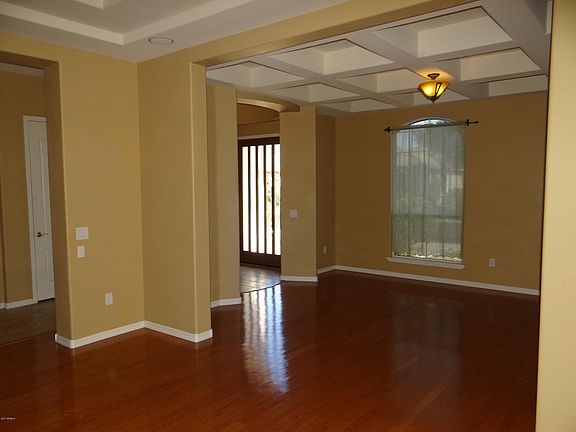 4th image of 439 E Horseshoe Dr