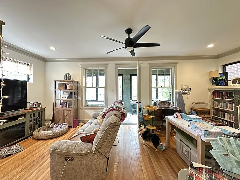 1933 N Fairfield Ave #1W — Photo 9