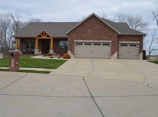 2142 Hidden Crk, Saint Jacob, IL 62281