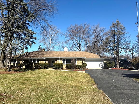 4th image of 17W120 Woodland Ave