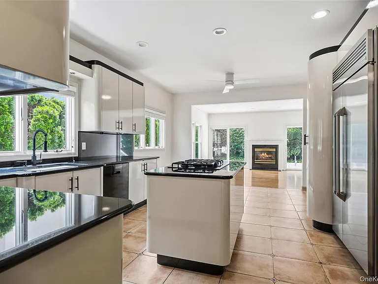 10 Osborne Ln — Photo 12